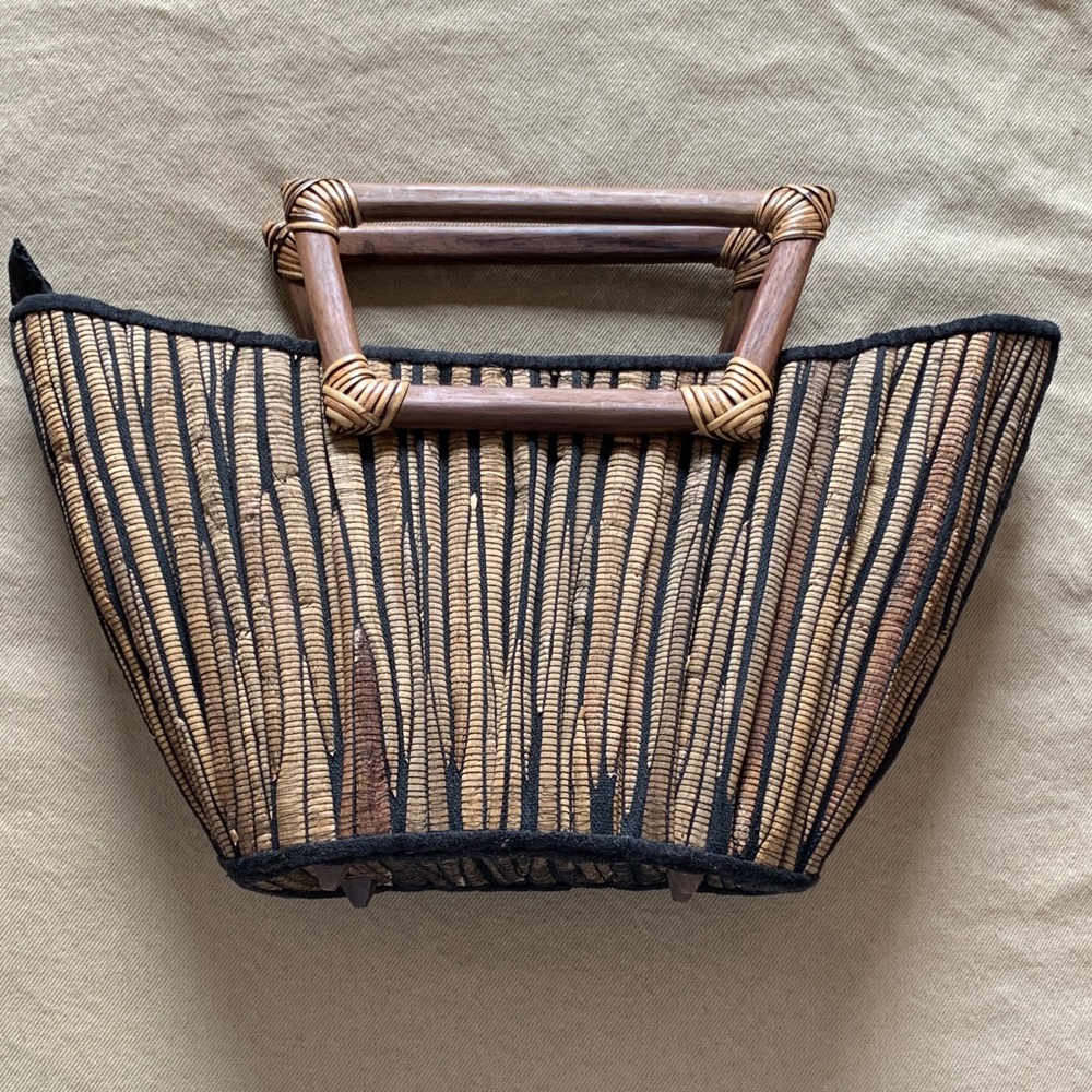 Elegant Tan and Black Woven Handbag